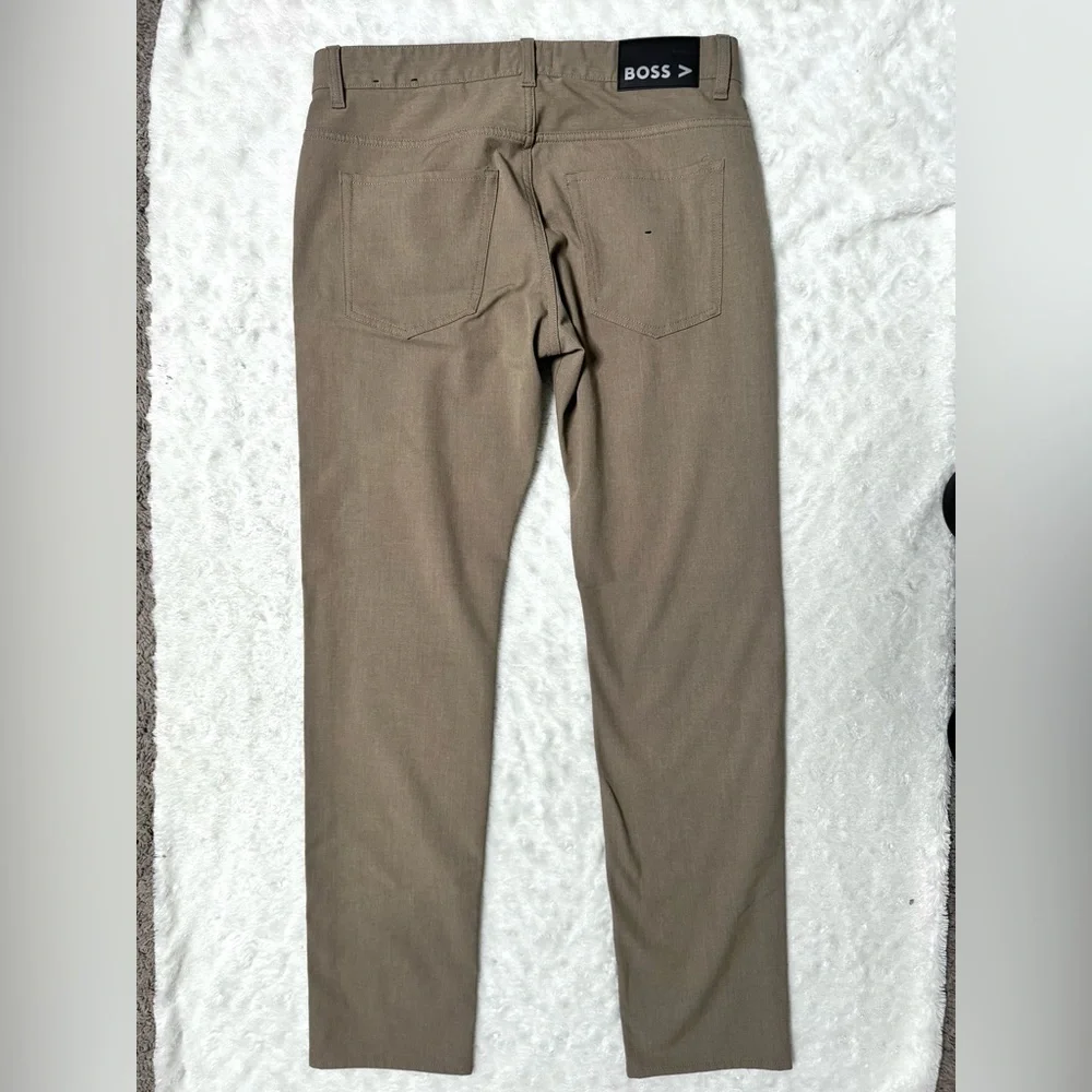 NWOT- Boss Performance Delaware Slim Fit Stretch Khaki Pants